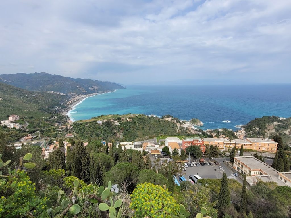 Taormina coasta Marii Ionice